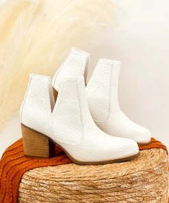 Apparel Not Rated Tarim In White