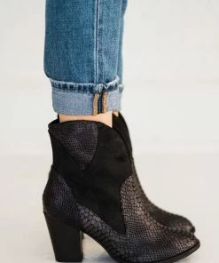 Apparel Not Rated Todd Bootie In Black