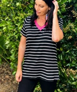 Boutique Simplified Touch Of Pink Short Sleeve Top