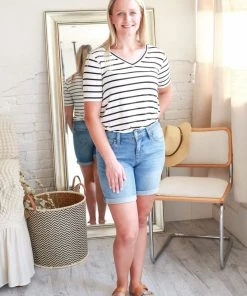 YMI Jeans USA Royalty Rolled Cuff Shorts In Light Wash