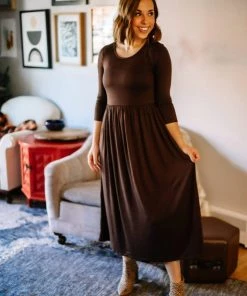 Zenana Apparel Kennedy Pleat Midi Dress In Chocolate