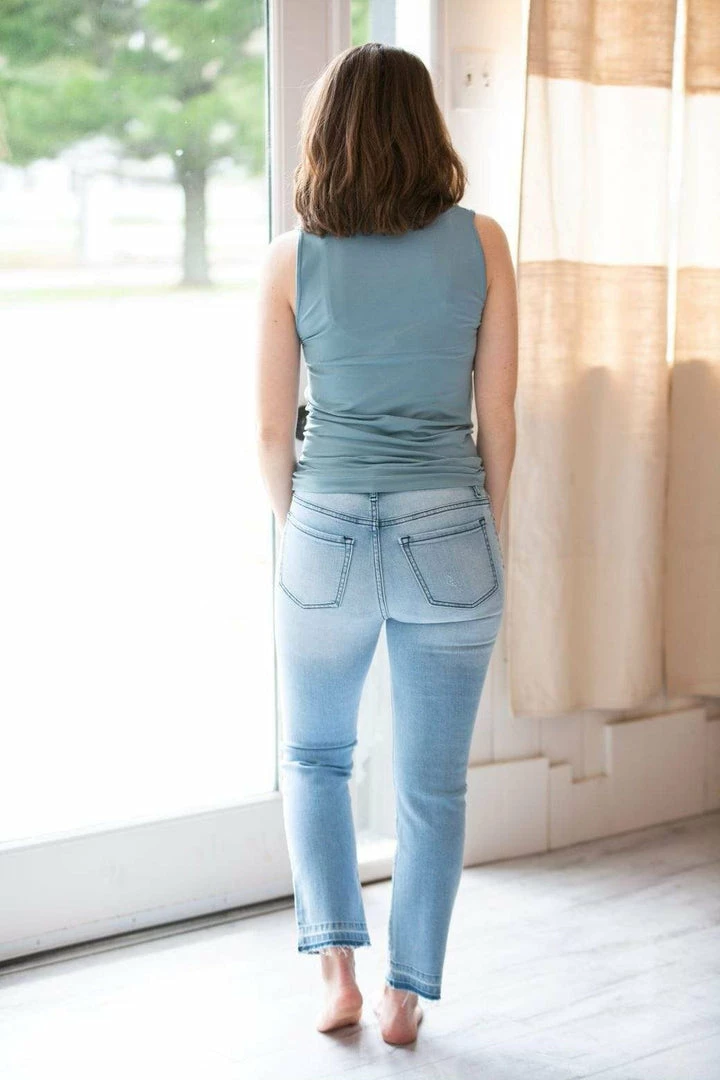 Zenana Apparel Berkley Scoop Neck Seamless Tank Top 13 Zenana Apparel Berkley Scoop Neck Seamless Tank Top