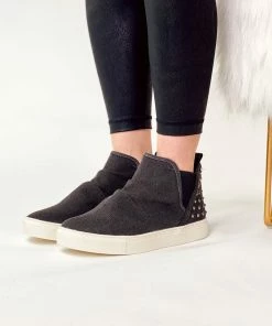 Very G Zoey Sneaker In Black